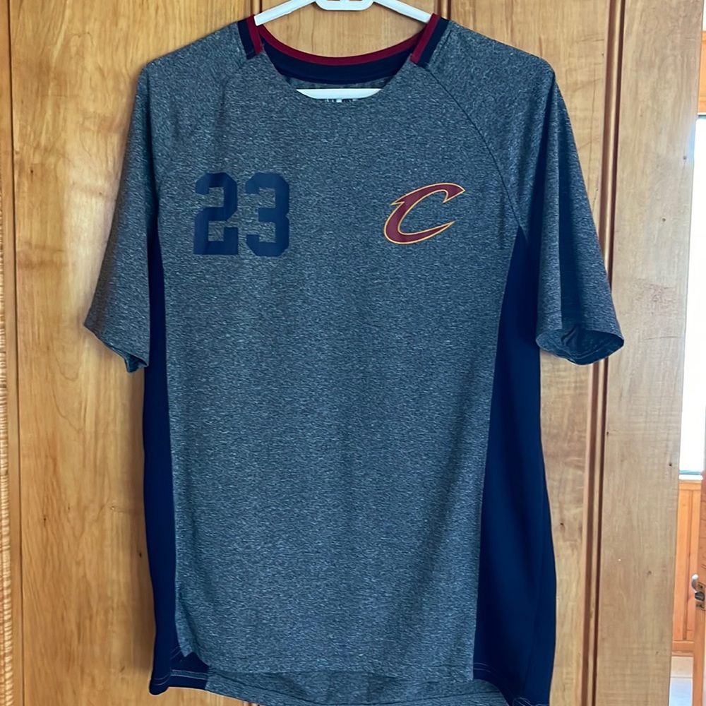 James #23 NBA  Cleveland Cavaliers Sort Sleeve T Shirt Men’s size Small